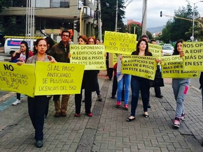 Habitantes de Usaquén protestan por las construcciones de la zona. Foto: W Radio.