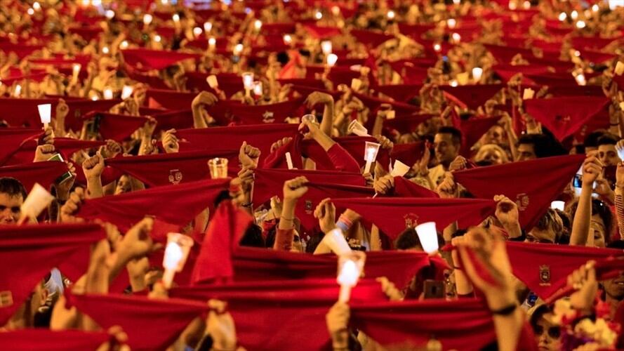 El año pasado, Pamplona acogió algo más de 521.000 turistas en esas fiestas, de las que el 44 por ciento (230.000) llegaron desde otros países.. Foto: Getty Images