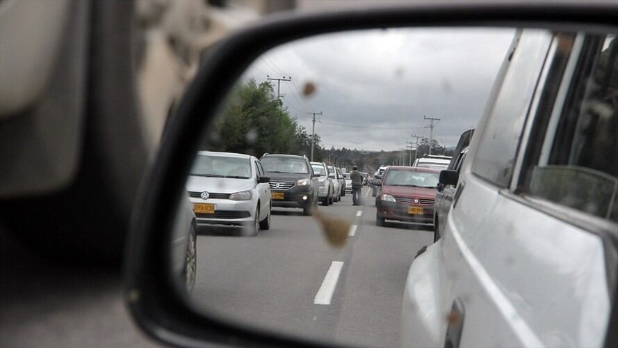 Las autoridades de tránsito han reportado cuatro represamientos de vías que han sido denunciadas a través de las redes sociales por pasajeros y conductores. Foto: Colprensa