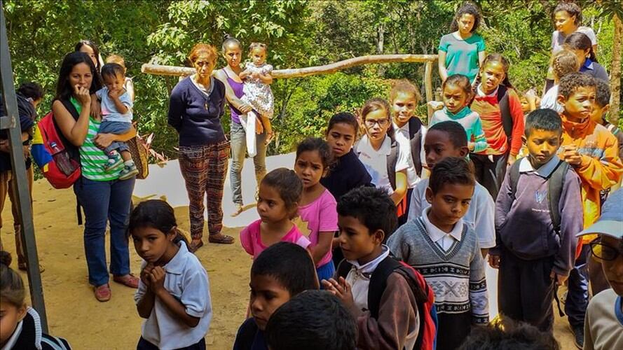 Imágenes de niños siendo atendidos por la ONG Acción Humanitaria por Venezuela en la localidad de Turgua, barrio El Caracol, zona rural de Caracas, Venezuela, el 6 de febrero de 2019. . Foto: Agencia Anadolu