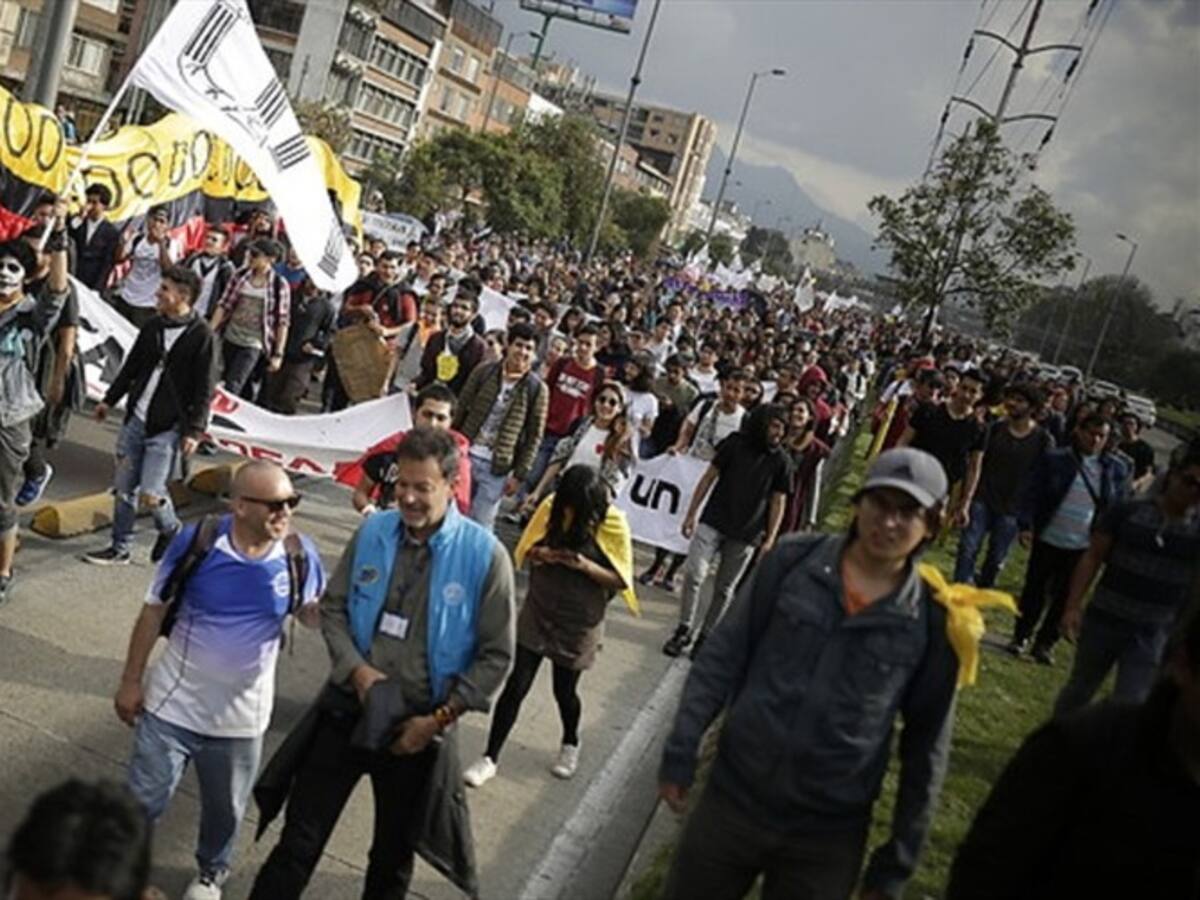 "Lamentablemente Duque considera más importante sentarse con Maluma que con estudiantes"