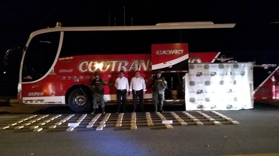 Otro ‘narcobus’ con destino a Ecuador fue descubierto en Cauca. Foto: Policía Nacional