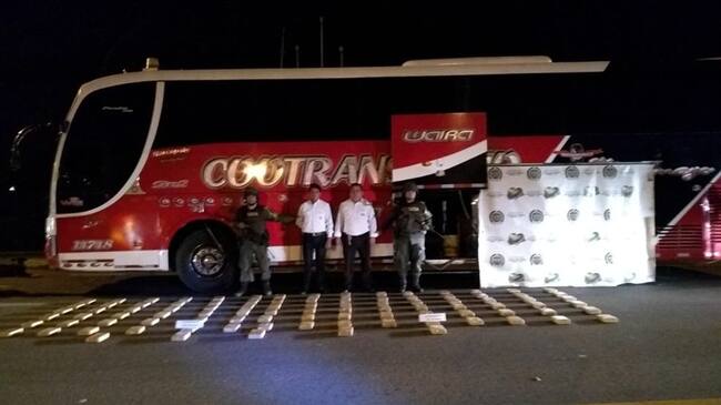 Otro ‘narcobus’ con destino a Ecuador fue descubierto en Cauca. Foto: Policía Nacional