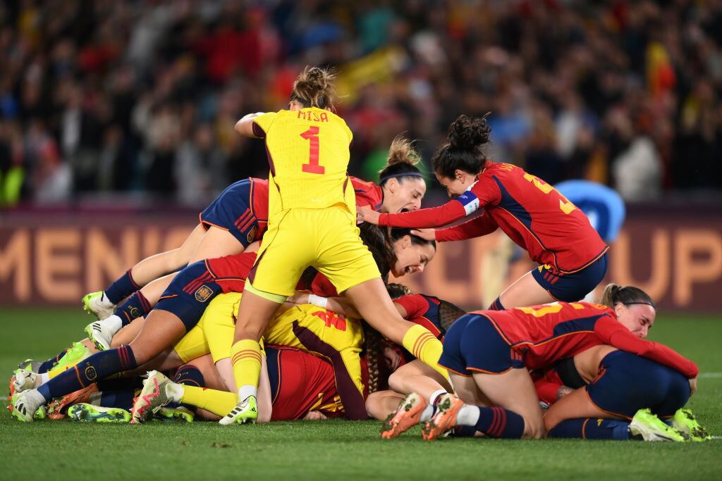 SYDNEY, AUSTRALIA - AUGUST 20: Spain players celebrate after the team's victory in the FIFA Women's World Cup Australia & New Zealand 2023 Final match between Spain and England at Stadium Australia on August 20, 2023 in Sydney, Australia. (Photo by Justin Setterfield/Getty Images)