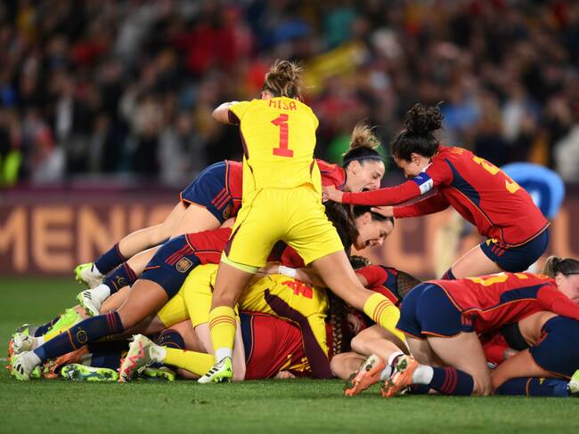 SYDNEY, AUSTRALIA - AUGUST 20: Spain players celebrate after the team&#039;s victory in the FIFA Women&#039;s World Cup Australia & New Zealand 2023 Final match between Spain and England at Stadium Australia on August 20, 2023 in Sydney, Australia. (Photo by Justin Setterfield/Getty Images)