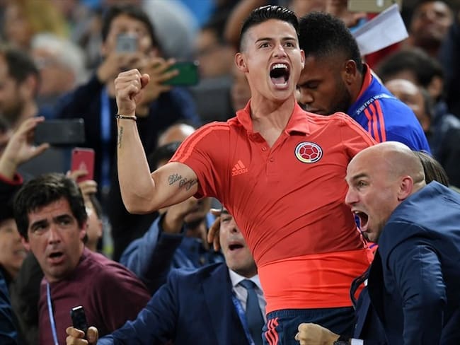 James Rodríguez celebrando el gol de Yerry Mina en partido entre Colombia e Inglaterra del Mundial de Rusia 2018. Foto: Matthias Hangst/Getty Images