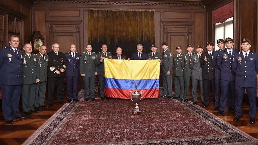Duque celebró ascenso de Nicacio Martínez y de otros miembros de la fuerza pública . Foto: Presidencia