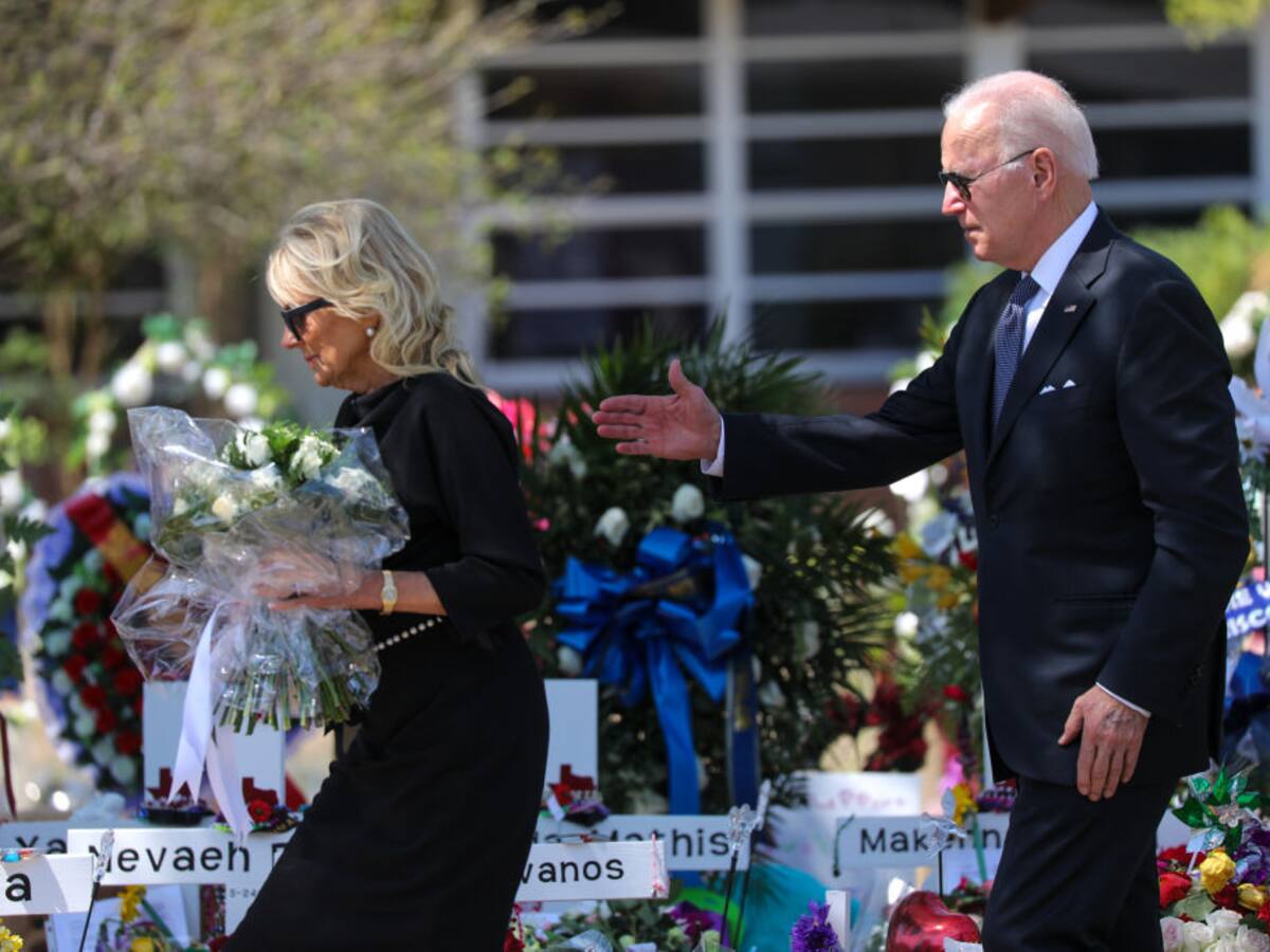 Joe Biden visita la escuela de Texas en la que un tiroteo dejó 19 niños muertos