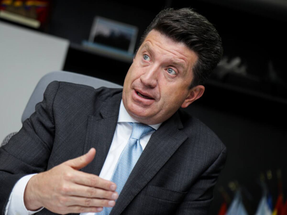 No permitiremos que sigan poniendo precio a la vida de los uniformados: MinDefensa