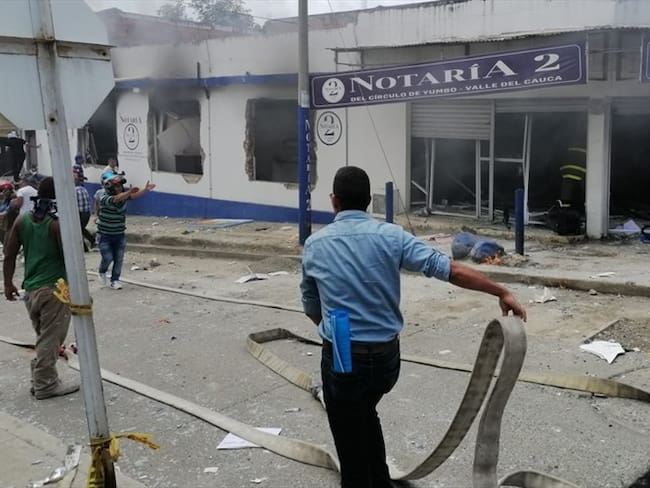 La fuerte detonación dejó seis personas heridas y causa graves daños en la estructura de la notaría . Foto: Erika Rebolledo