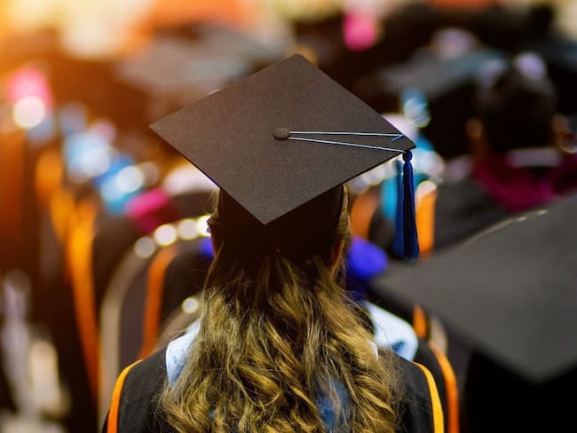 La CUN les responde a estudiantes por traumatismo para recibir sus títulos- Colprensa
