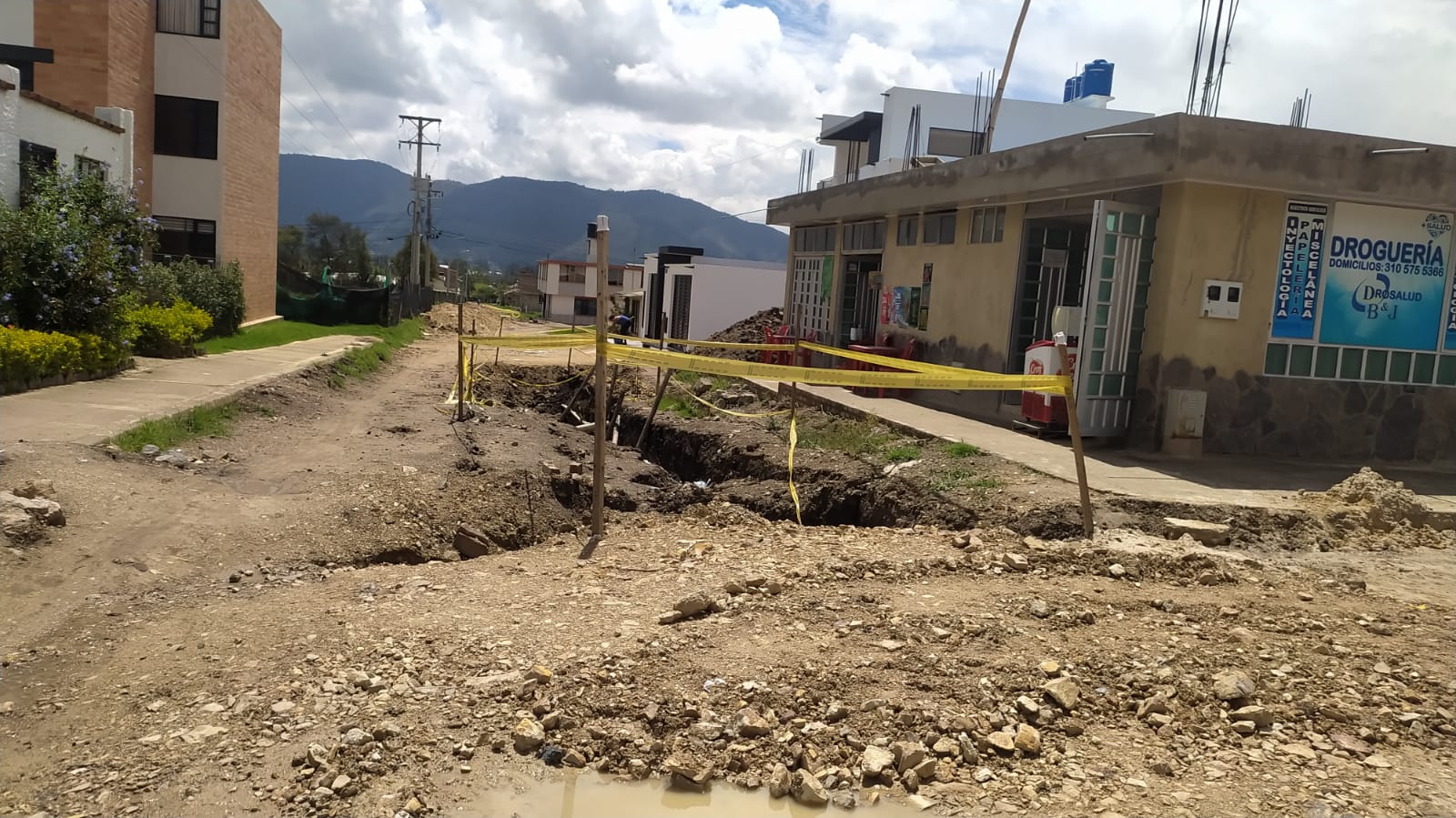 Hace casi un año comenzaron los trabajos de canalización de aguas lluvias en el barrio El Progreso del municipio de Tibasosa (Boyacá), los cuales a la fecha no han culminado / Foto: Suministrada.