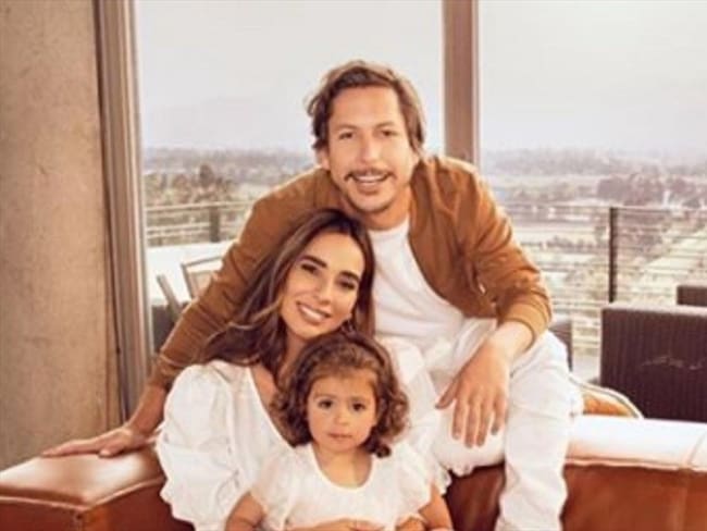 Alejandro Riaño y su familia. Foto: Instagram @alejandroria