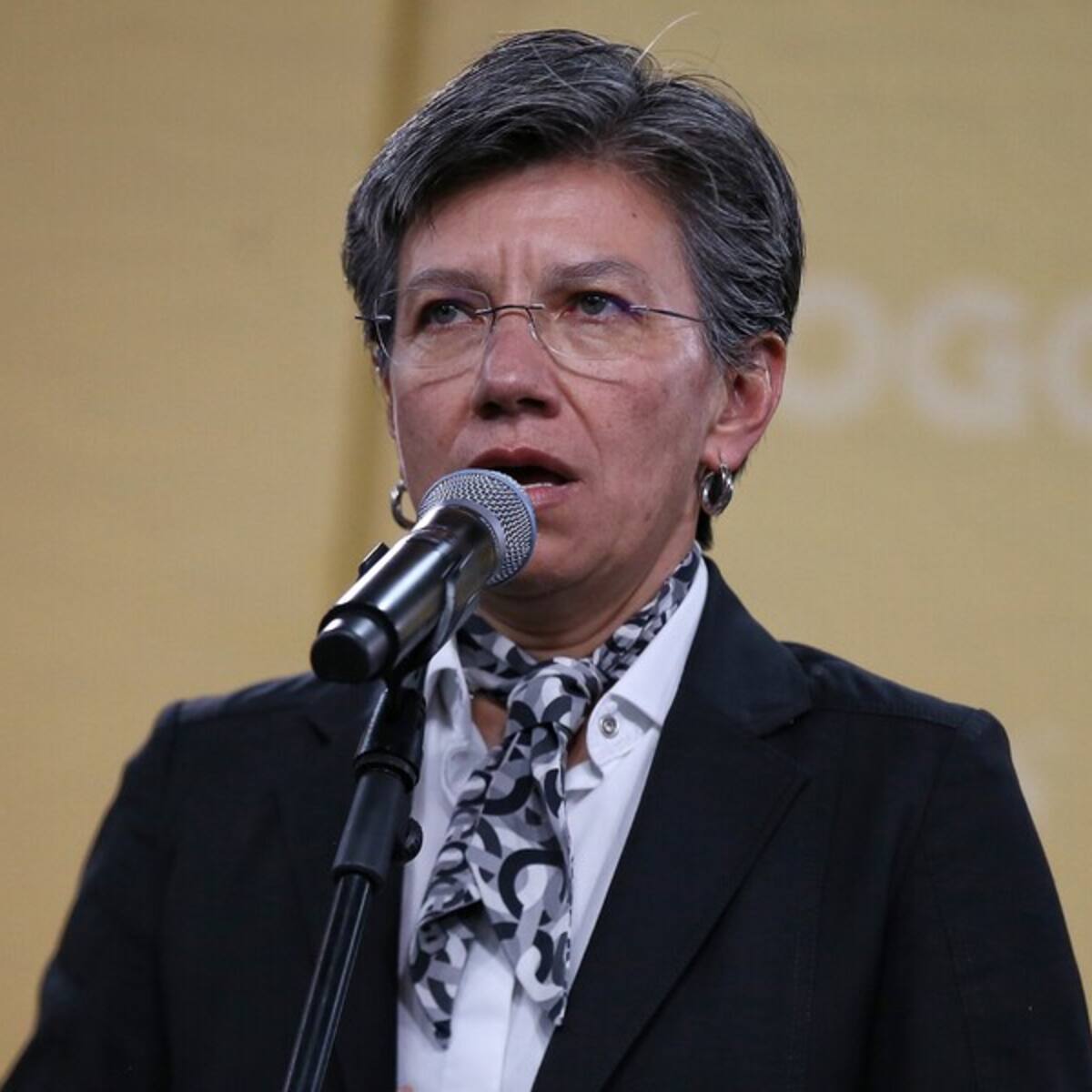 Denuncian “despilfarro” en compra de celulares y camionetas en Alcaldía de Bogotá