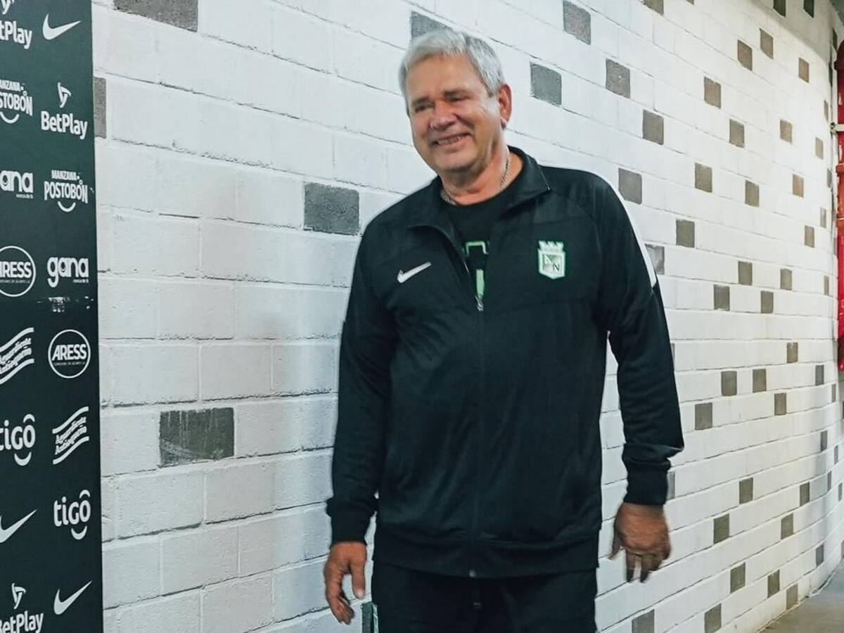 “Ese esparadrapo me baja mucho el estrés”: Hernán Darío Herrera, técnico de Nacional