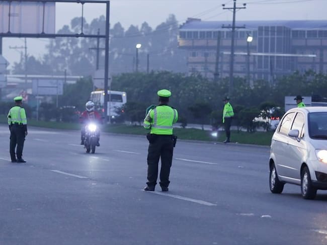 De acuerdo con la Policía, tan solo en Bogotá se movilizaron 860.922 automóviles entre ingresados y salidos, lo que representa una disminución de -18%. Foto: Colprensa / JUAN PÁEZ