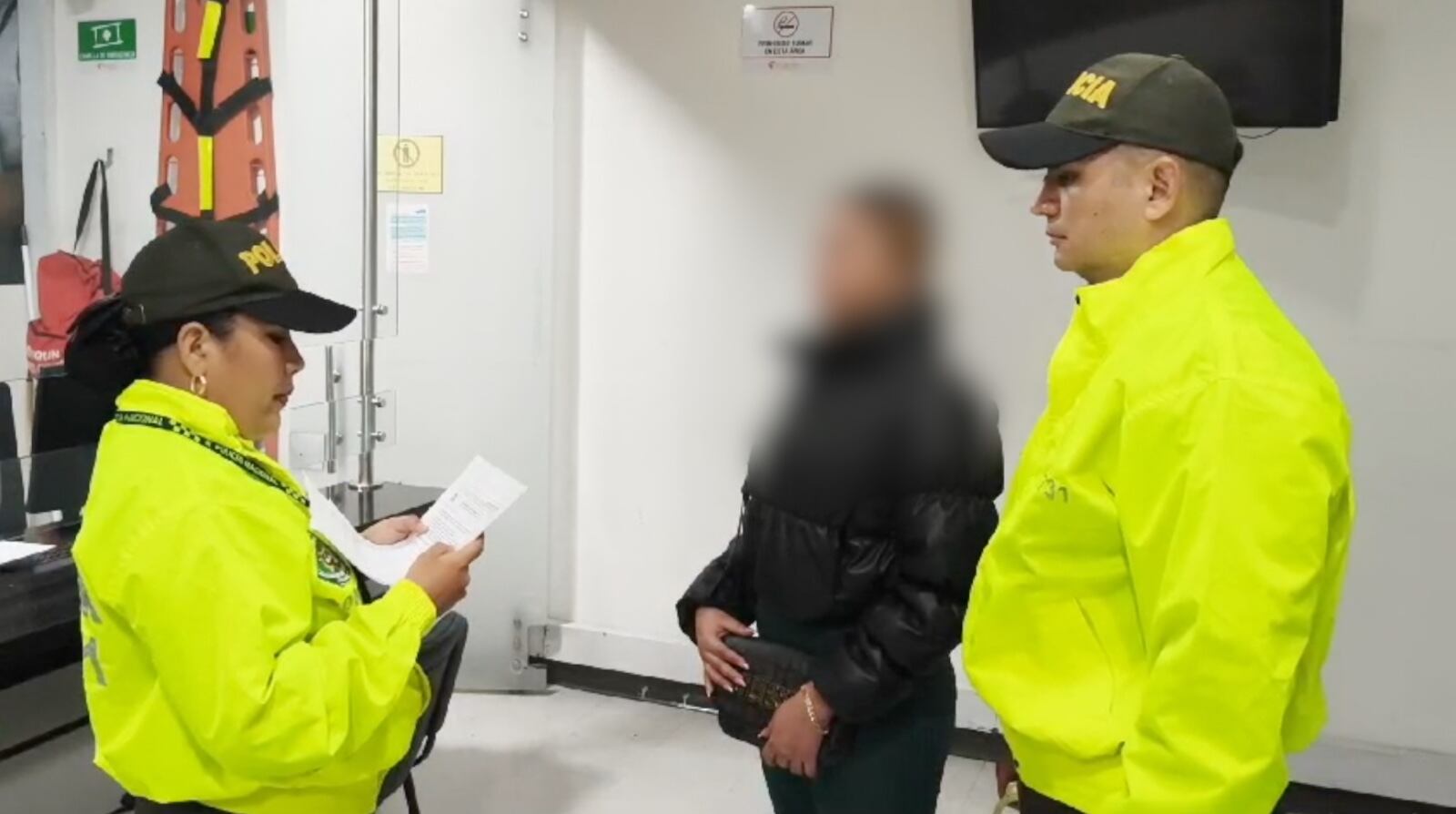 Capturada mujer con circular azul de Interpol: Sería la responsable de un homicidio en Cimitarra. Foto: Policía Desan.