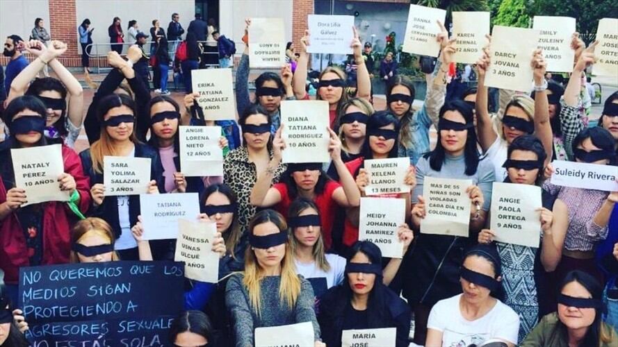 Periodistas envían un mensaje a los medios de comunicación a través de ‘Un violador en tu camino'. Foto: Redacción W Radio