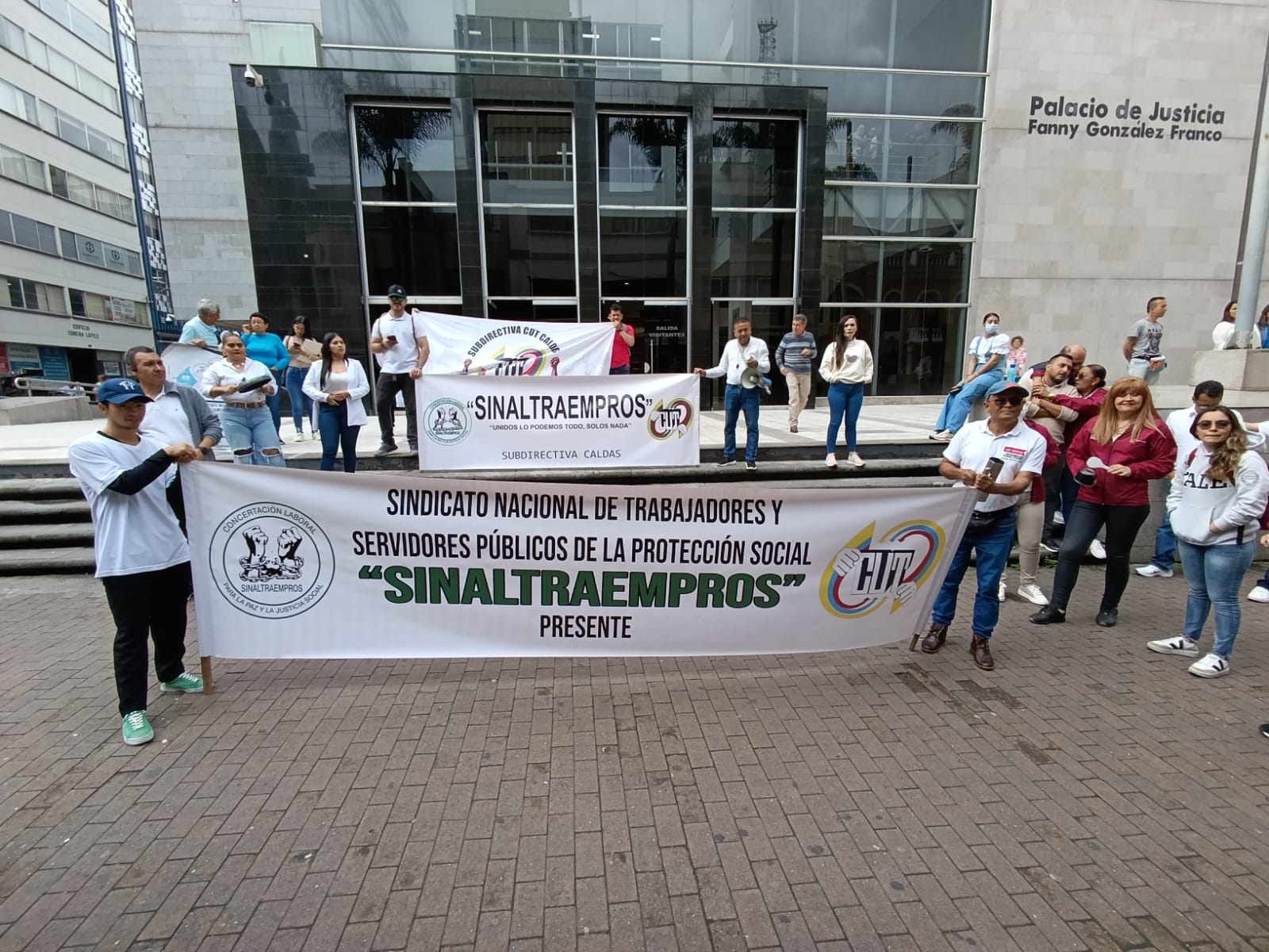 Los sindicatos de los empleados del MinTrabajo en huelga.