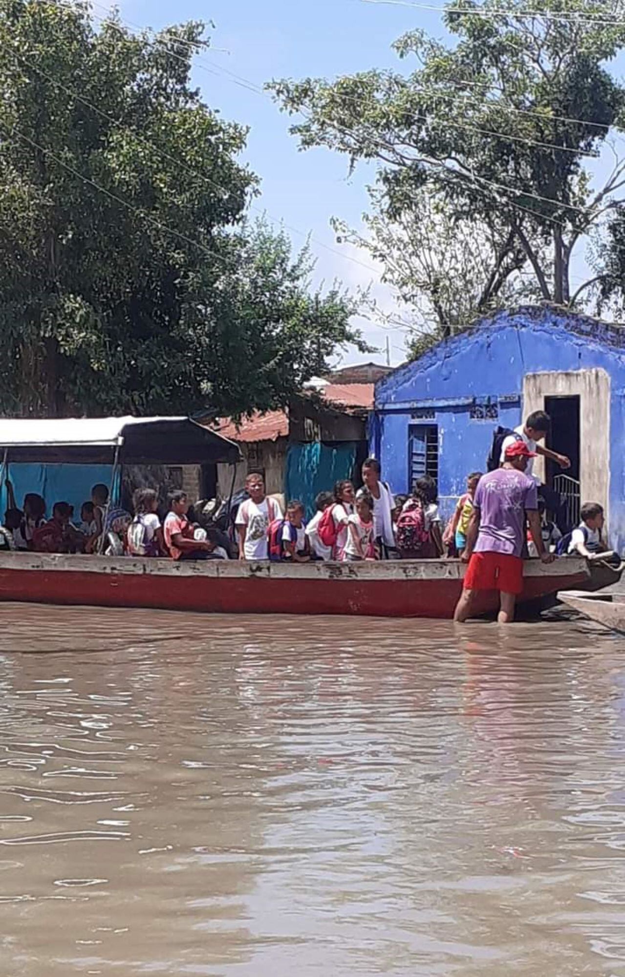 Así se transportan los niños en El Banco/  Wilder Álvarez