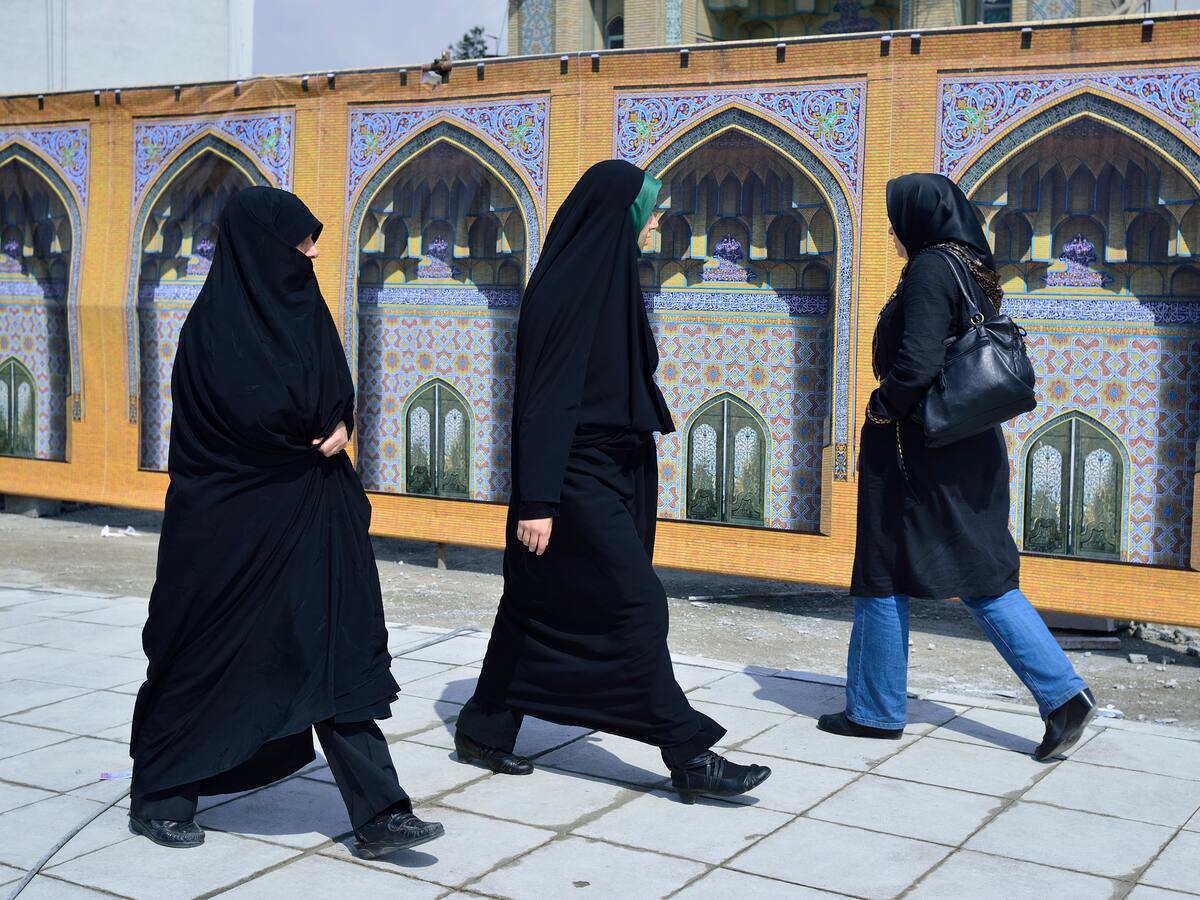Por no usar el velo ‘hiyab’, Irán castigará a mujeres en clínicas de rehabilitación
