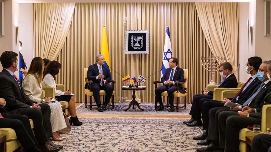 En su segundo día en Israel y en medio de una reunión con su homólogo de ese país, Isaac Herzog, el presidente Iván Duque confirmó la apertura en Jerusalén de una oficina de INNpulsa. Foto: Presidencia de la República