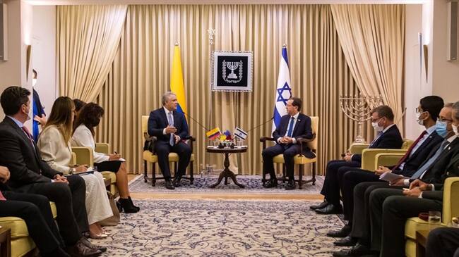 En su segundo día en Israel y en medio de una reunión con su homólogo de ese país, Isaac Herzog, el presidente Iván Duque confirmó la apertura en Jerusalén de una oficina de INNpulsa. Foto: Presidencia de la República