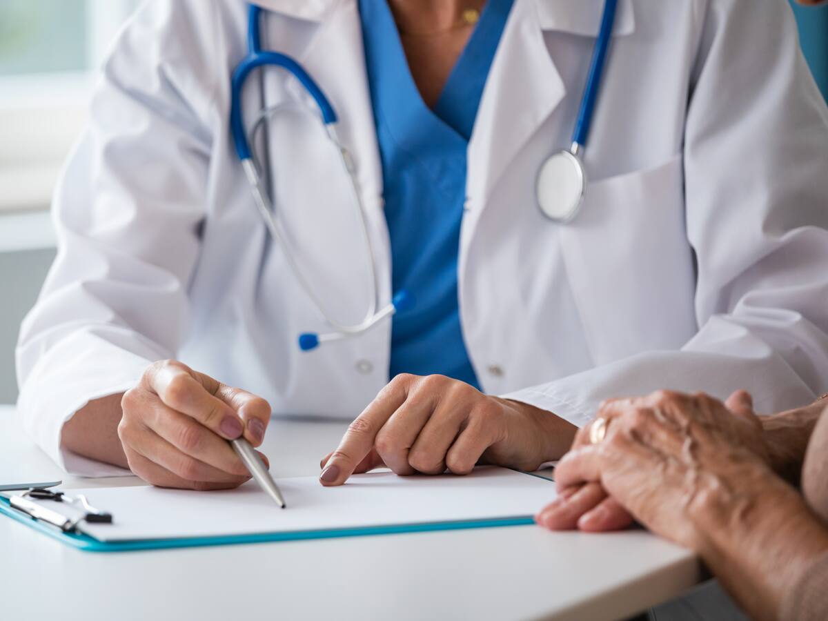 ¿Hay crisis en el sistema de salud de Colombia? Expertos responden tras informe de la Contraloría