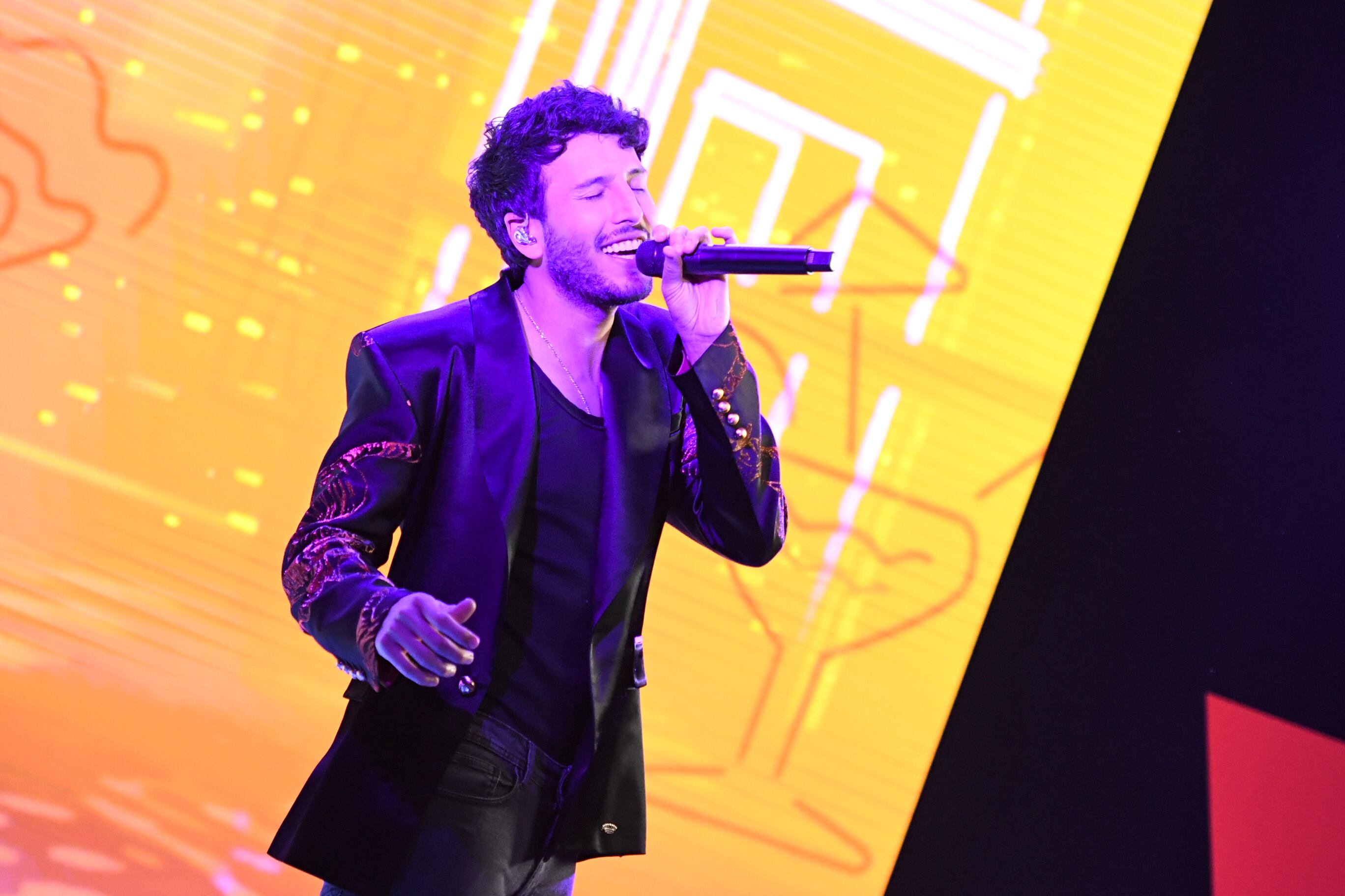 LOS ANGELES, CALIFORNIA - MAY 10: Sebastian Yatra seen onstage during Pandora Presenta Sebastián Yatra Powered by Verizon at the Verizon 5G Lab on May 10, 2022 in Los Angeles, California. (Photo by JC Olivera/Getty Images for Pandora)