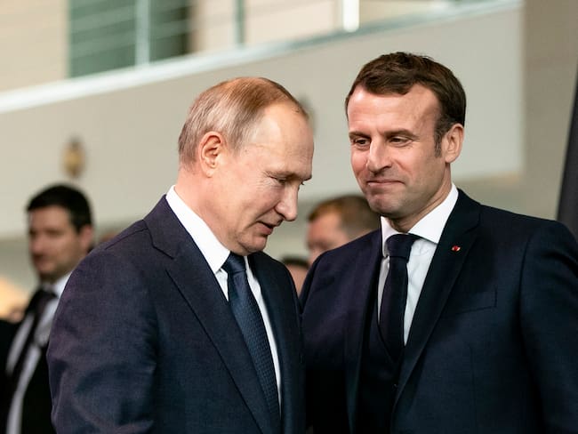 Foto de referencia de Vladimir Putin, presidente de Rusia, con Emmanuel Macron, el presidente de Francia. (Photo by Emmanuele Contini/Getty Images)
