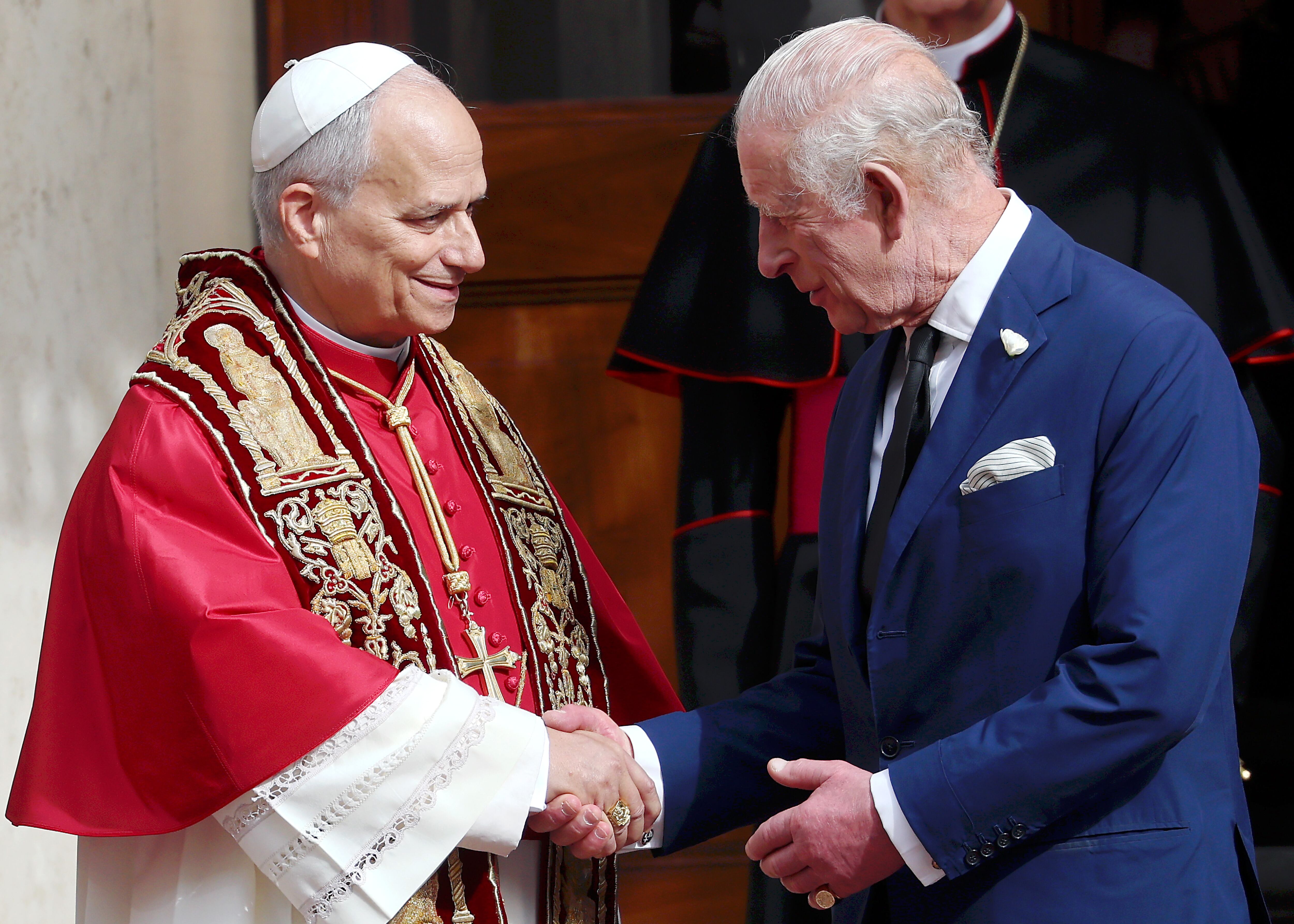 Rey Carlos III y el Papa Leon XIV reunidos en El Vaticano. Foto: Chris Jackson/Getty Images