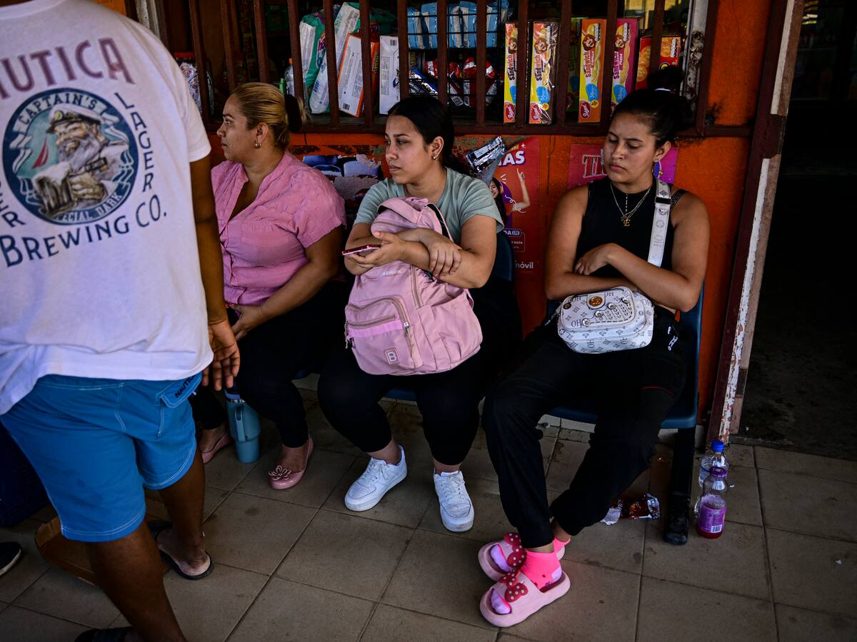 Panamá dará permiso temporal para que migrantes enviados por EE.UU. puedan gestionar su salida