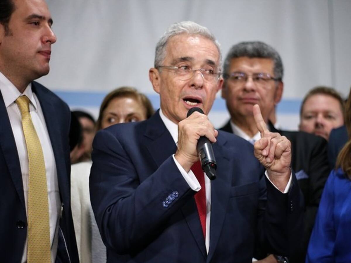 Me privan de la libertad con inferencias y suposiciones acomodadas: Álvaro Uribe