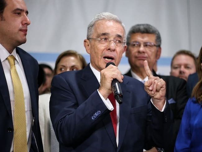 El expresidente Álvaro Uribe se refirió nuevamente al auto de la Corte Suprema en el que se ordenó su captura. Foto: Colprensa / ÁLVARO TAVERA