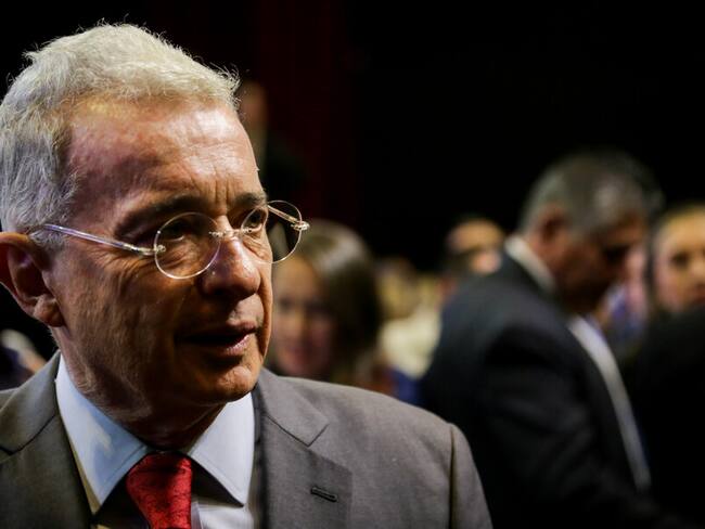 Así queda el caso contra Álvaro Uribe tras la renuncia del fiscal