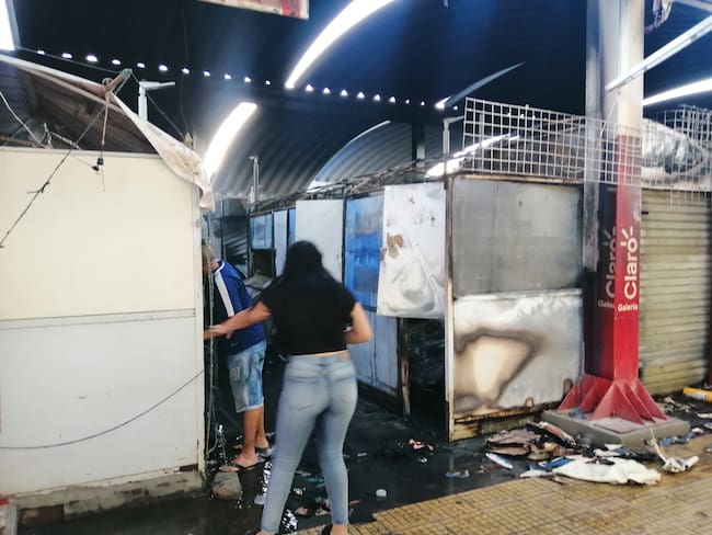 Incendio en el Mercado Público de Santa Marta dejó 12 locales destruidos