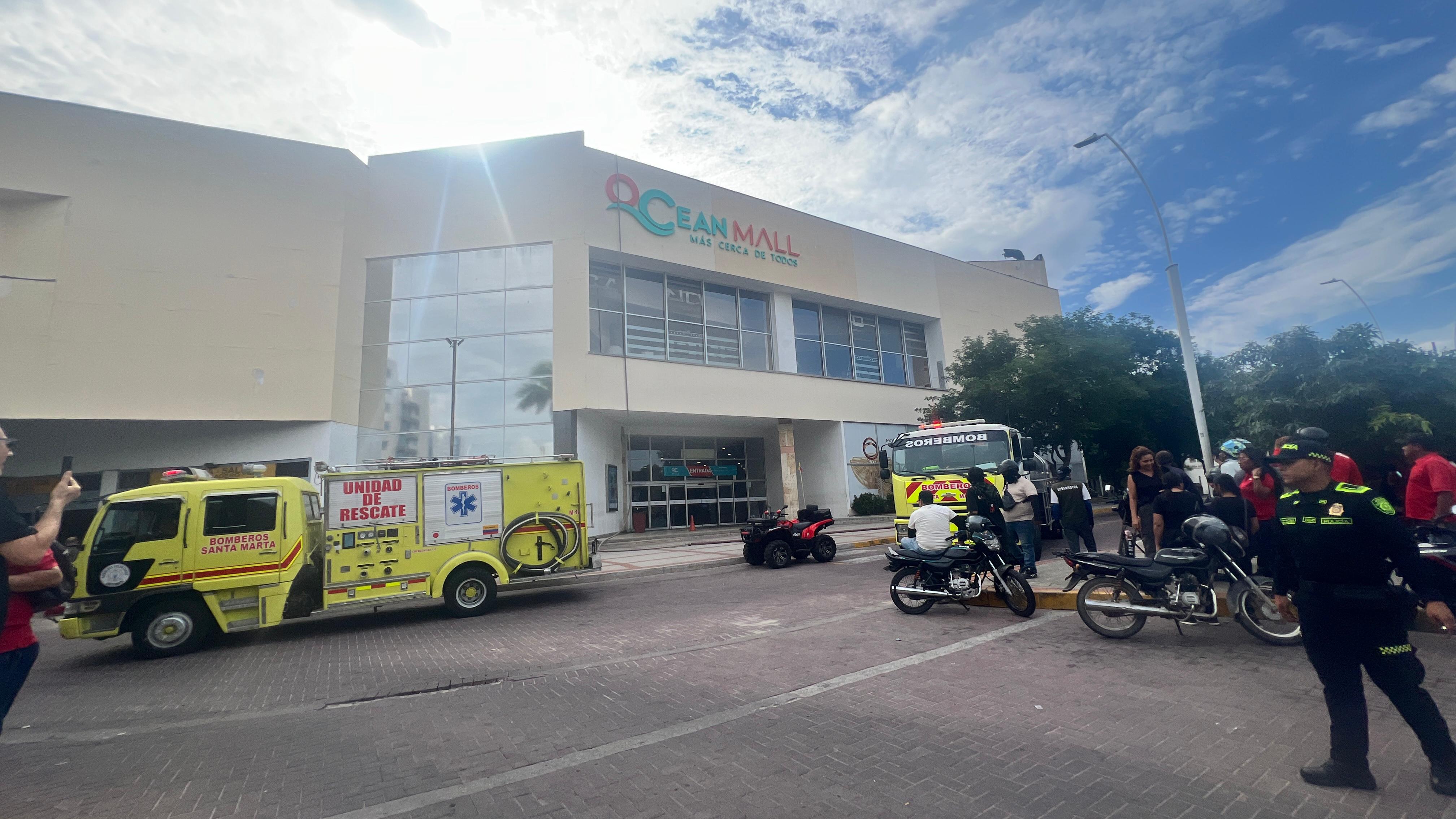 Incendio en centro comercial Ocean Mall/ Bomberos Santa Marta 