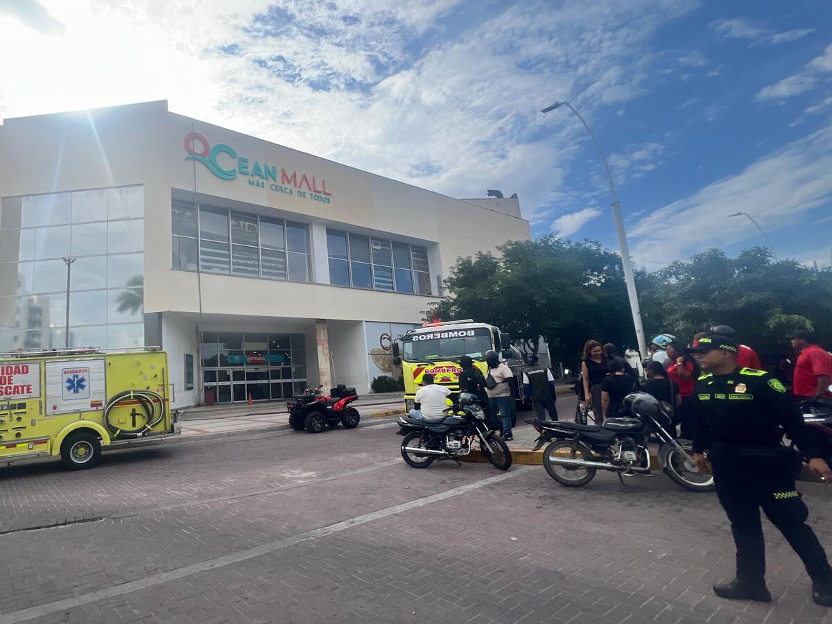 Incendio estructural en el centro comercial Ocean Mall de Santa Marta
