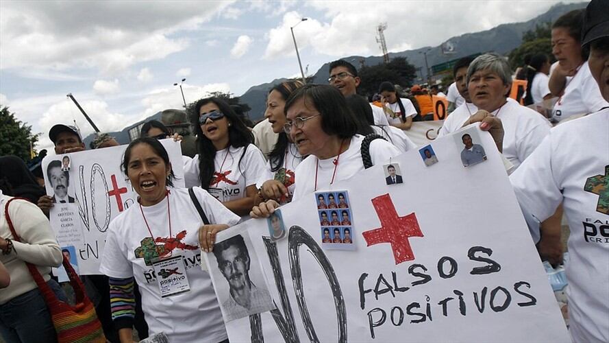 La orden del juez se basa en que " ninguno de los militares que aparece en dicha imagen ha sido condenados por las autoridades".. Foto: