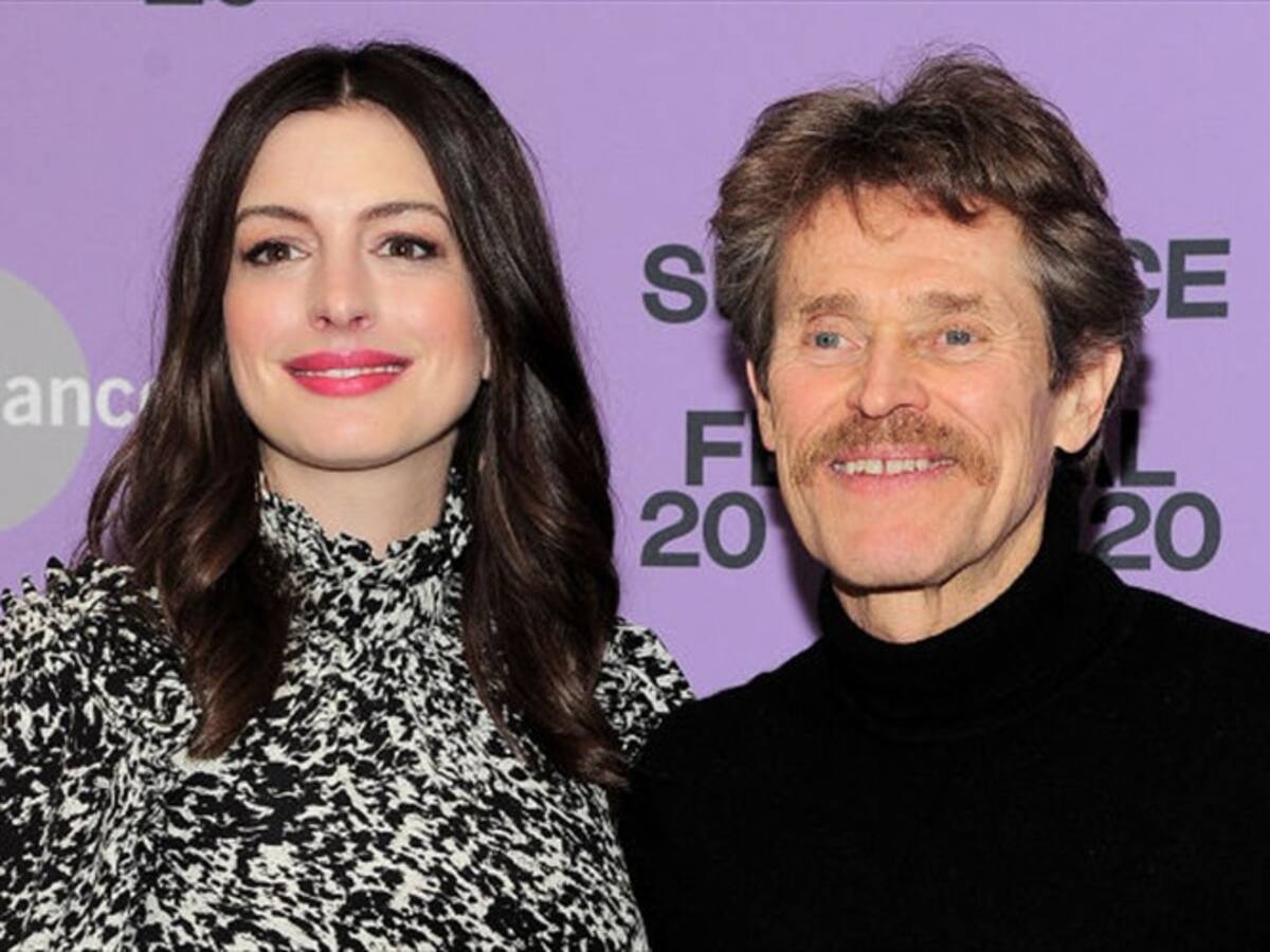 Willem Dafoe y Anne Hathaway hablan desde Sundance sobre 'The Last Thing He Wanted'