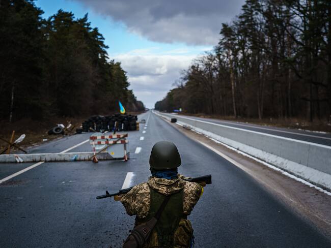 Foto de referencia de un soldado ucraniano en medio de la ofensiva rusa. Foto: Marcus Yam, Los Ángeles Times, vía Getty Images.