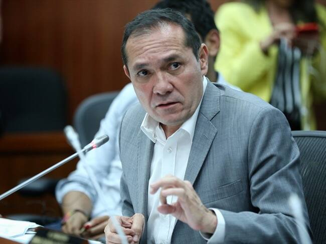 Le pido al presidente que derogue este decreto: Sanguino sobre salario de congresistas