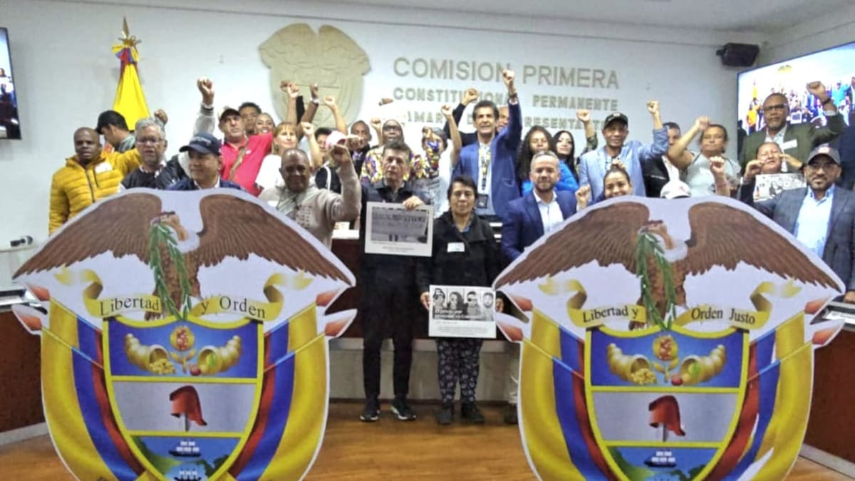 Proyecto para cambiar lema del escudo a ‘Libertad y Orden Justo’ fue aprobado en primer debate