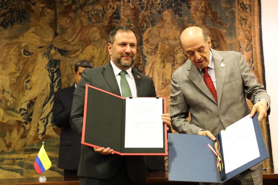 Cancilleres de Colombia y Venezuela, Álvaro Leyva e Yvan Gil, respectivamente. Foto: prensa presidencial Venezuela.