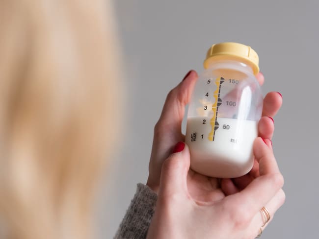 Empresa israelí producirá leche materna cultivada a base de células