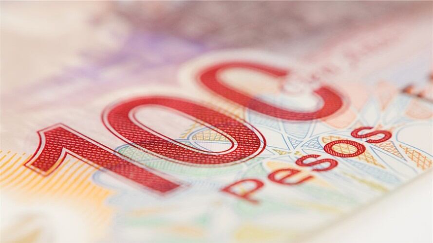 Billete de 100 pesos mexicanos. Foto: Getty Images - MikeyLPT