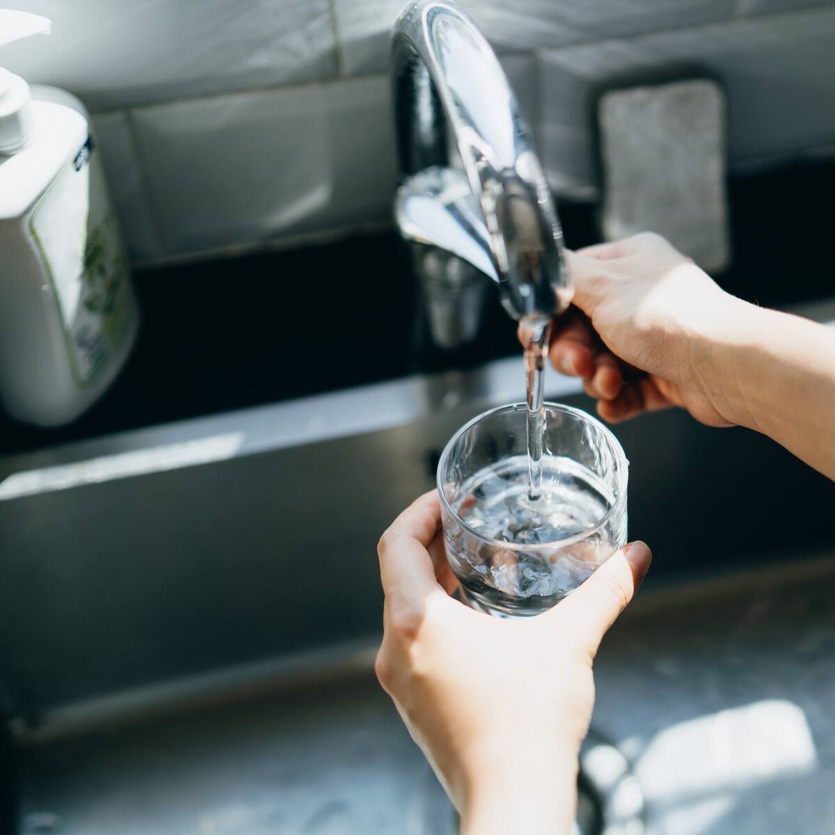 ¡Ojo! Habrá nuevos límites de consumo de agua en el país: si se pasa, lo multan