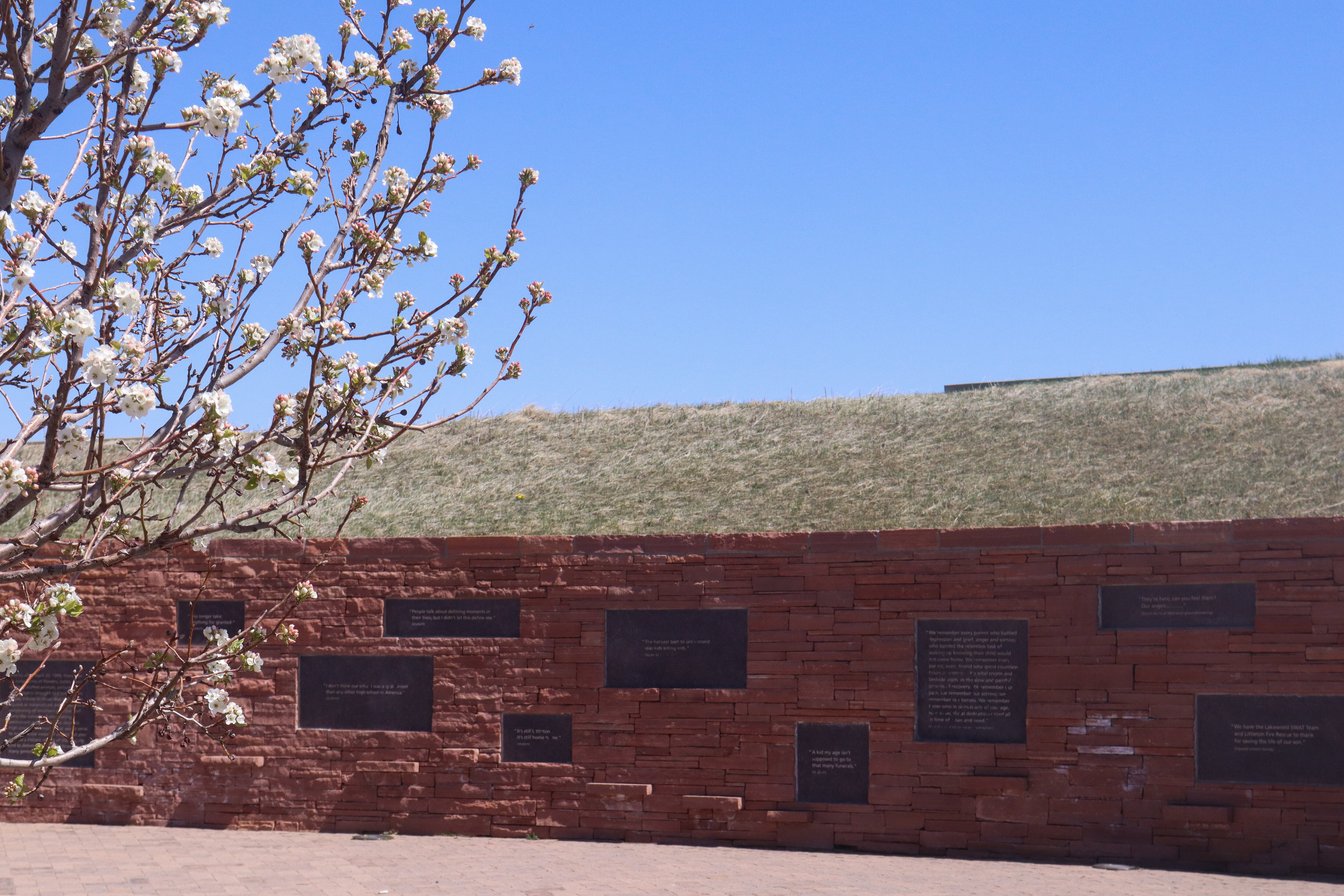 A 25 años del tiroteo escolar de Columbine. Foto: EFE/Francisco E. Miraval