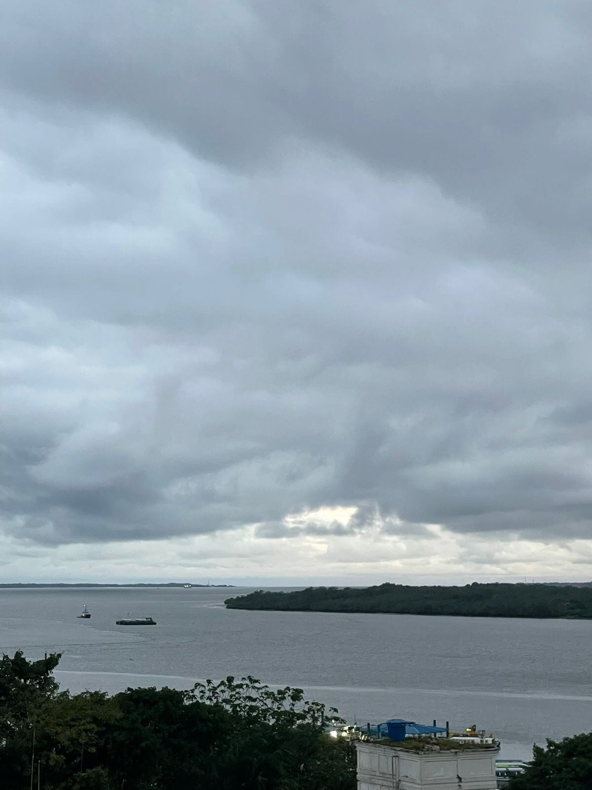 La situación no ha afectado la operación de puerto. Foto: W radio.