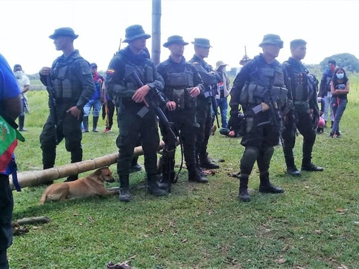 Comisión humanitaria recibió a siete policías detenidos por indígenas en Cauca